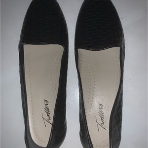 Trotters: shoes/Flats woman black leather 9